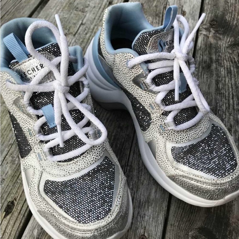 SPECIAL 2/30$
Skechers Silver and White Chunky Sneakers - Picture 2 of 3
